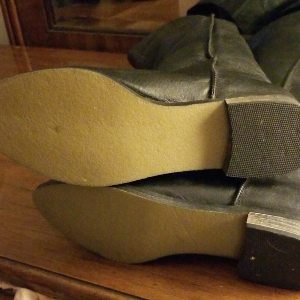 Boots - Picture 3 of 5